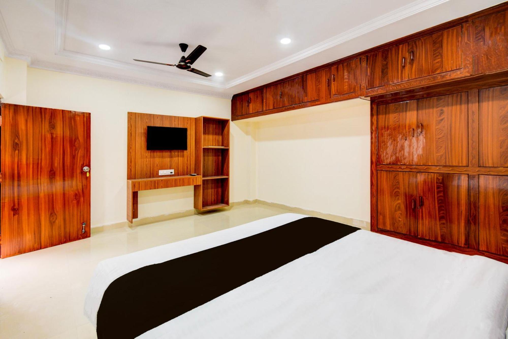 Hotel O D N Groups Sururnagar Ngoại thất bức ảnh