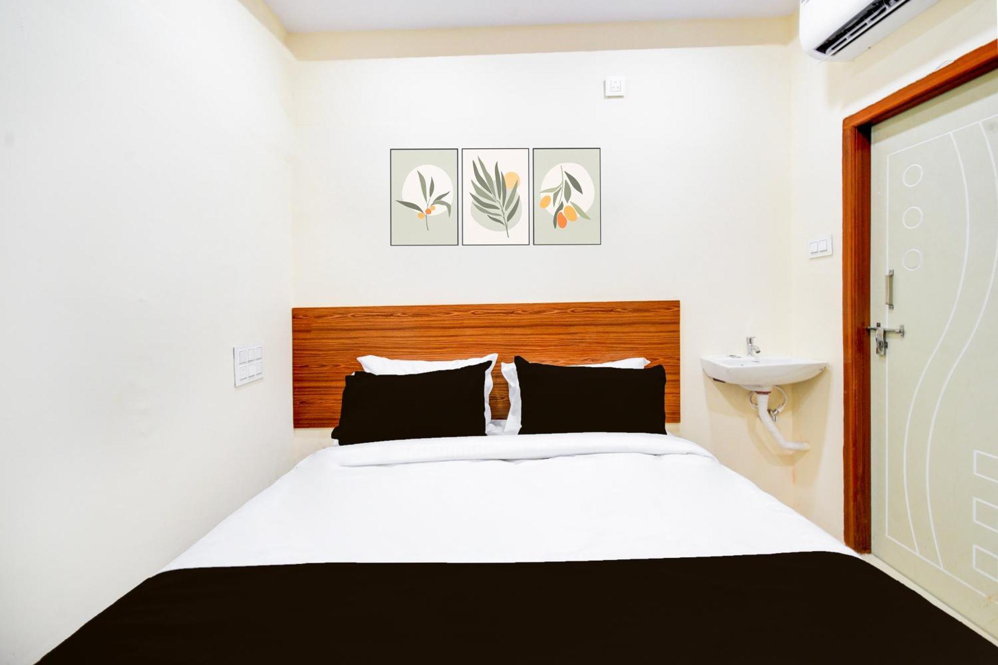 Hotel O D N Groups Sururnagar Ngoại thất bức ảnh